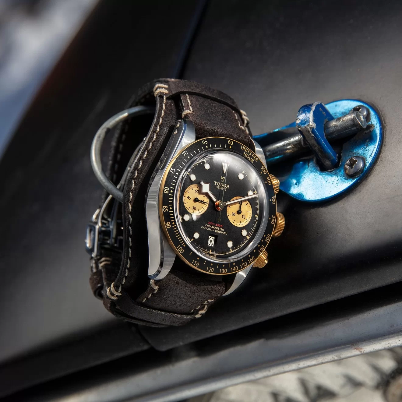 M79363N-0002_black_champ_leather_brown_F2_2479_AMB
