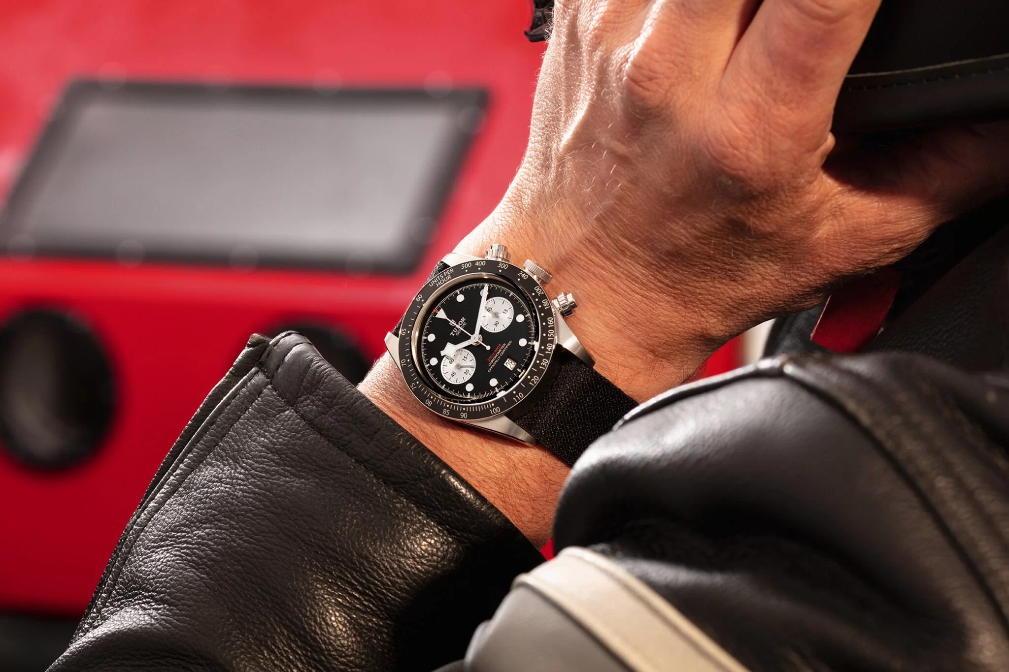 TUDOR-Black-Bay-Chrono_2-2048x1365-1