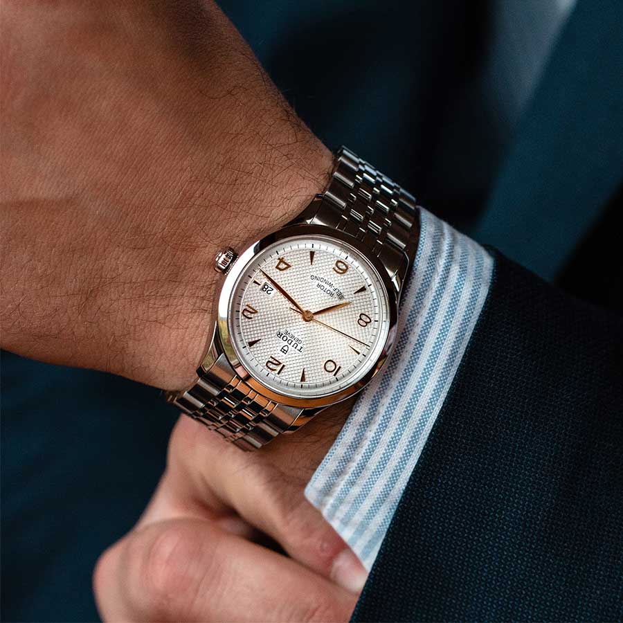 Tudor-1926-checkered-visuals